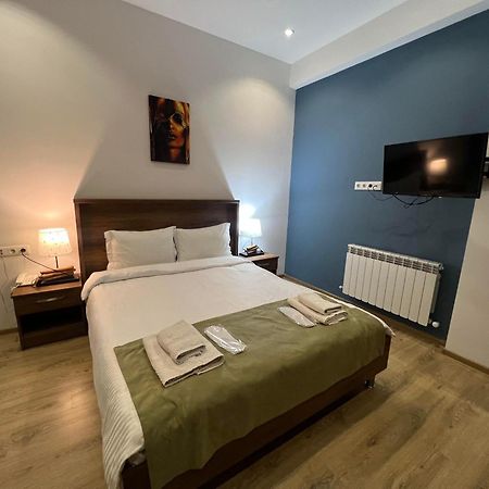 Hotel King Tom Tbilisi Esterno foto