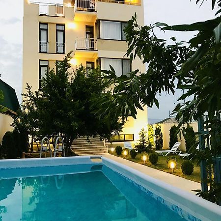 Hotel King Tom Tbilisi Esterno foto