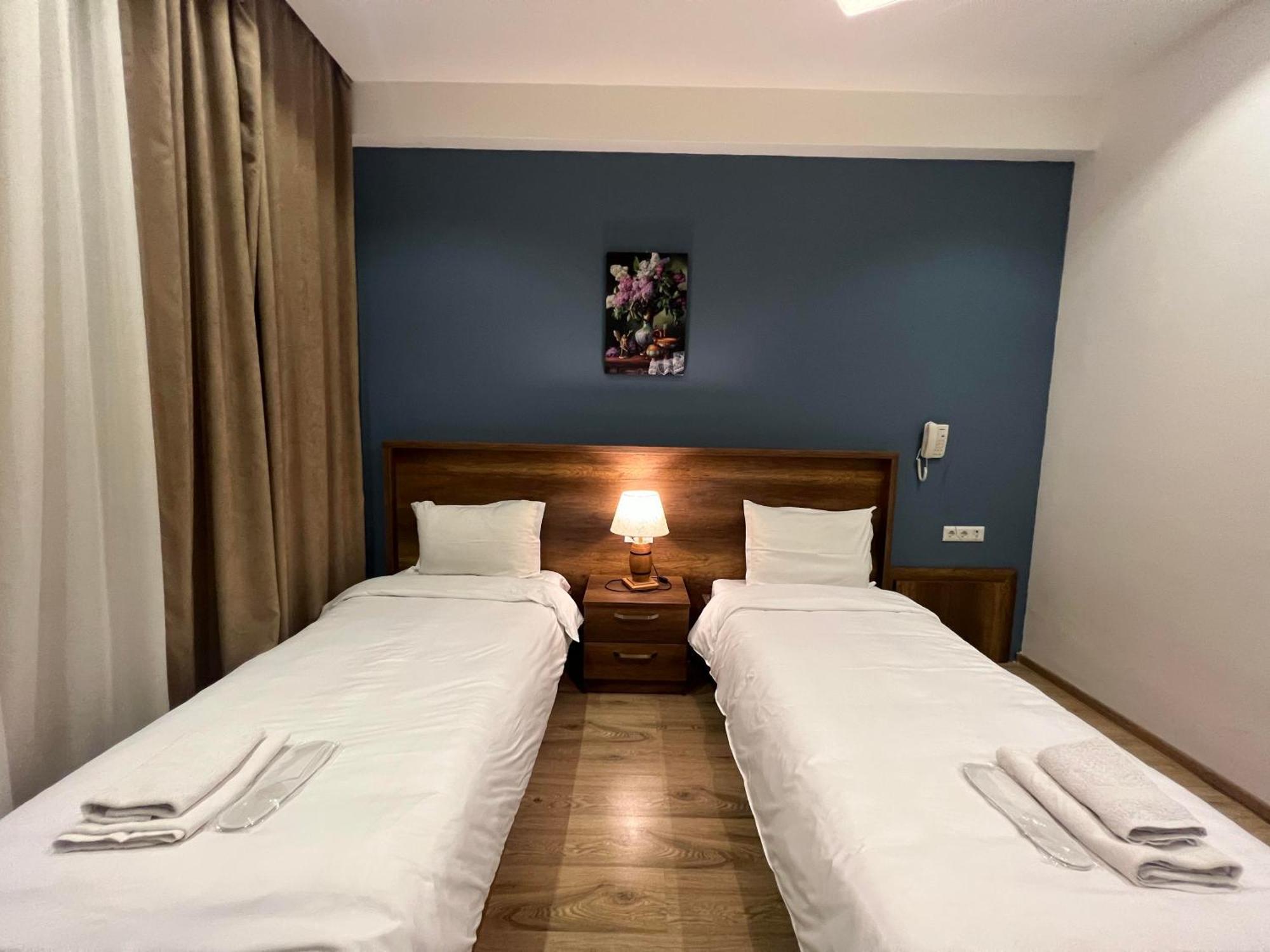 Hotel King Tom Tbilisi Esterno foto