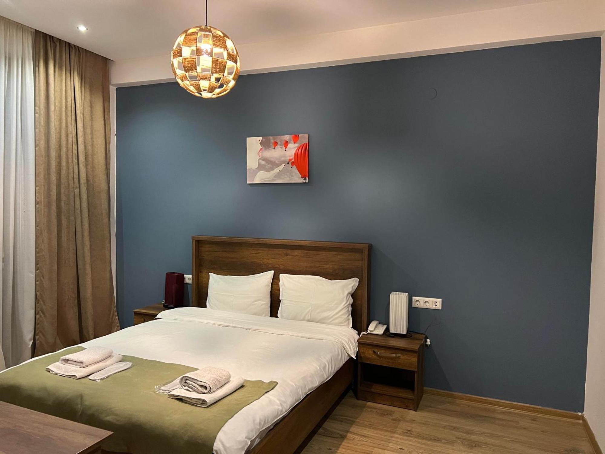 Hotel King Tom Tbilisi Esterno foto