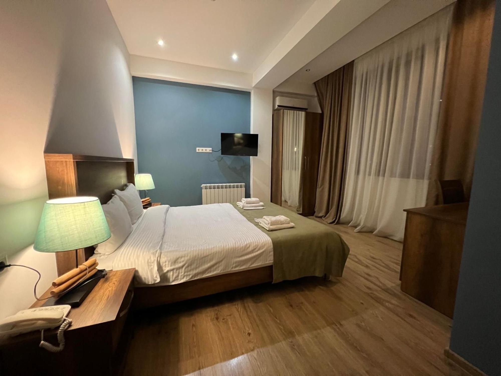 Hotel King Tom Tbilisi Esterno foto