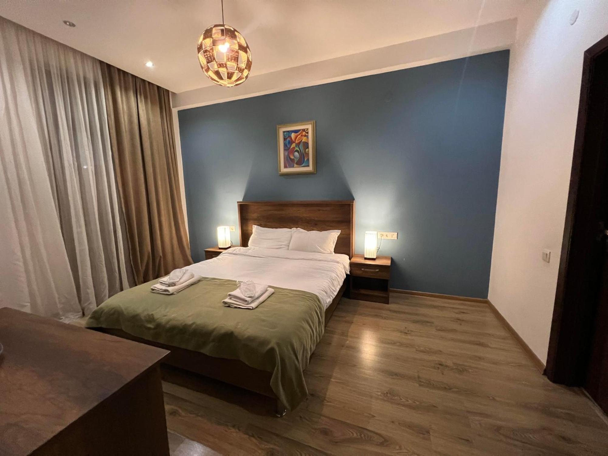 Hotel King Tom Tbilisi Esterno foto