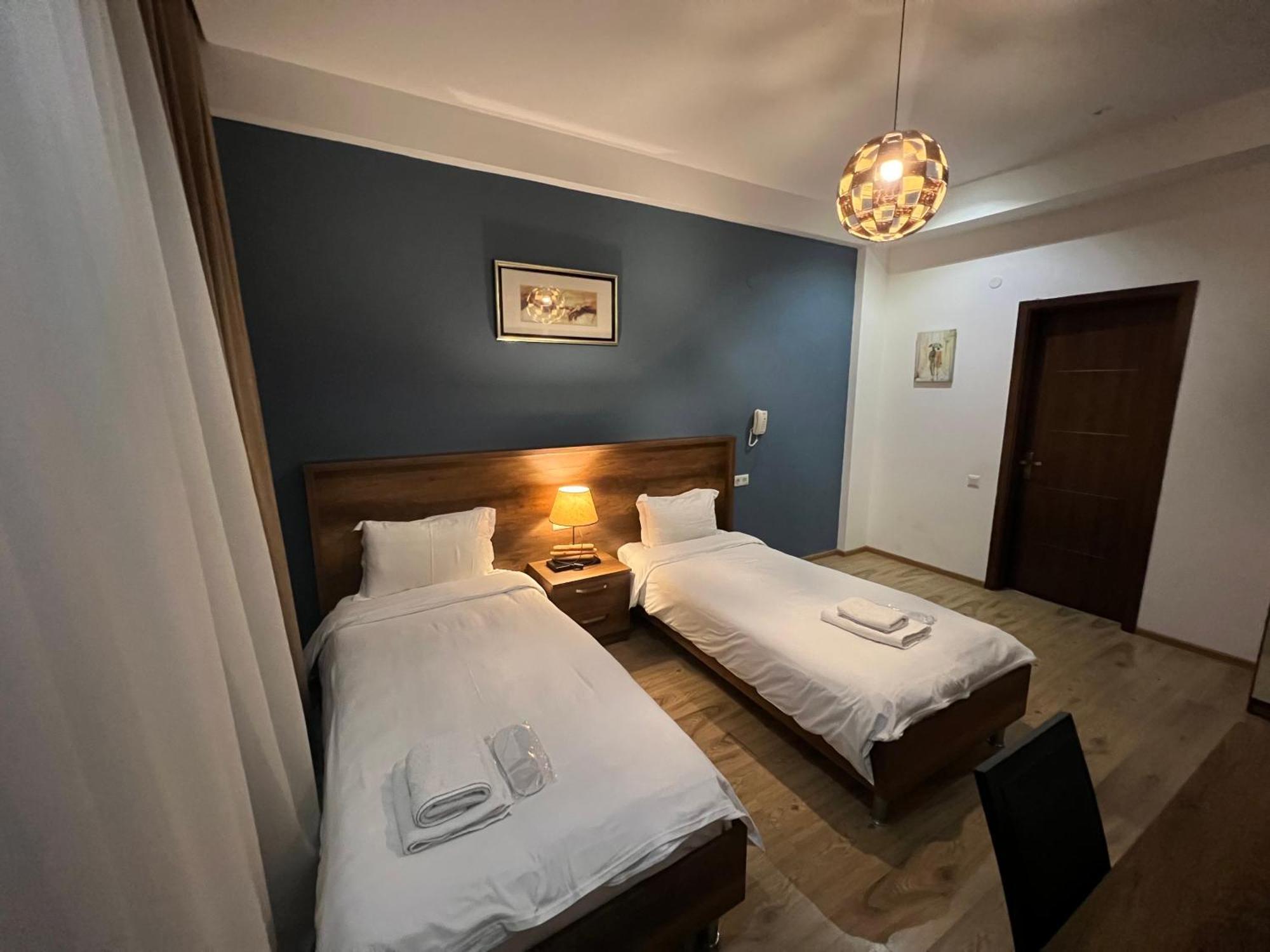 Hotel King Tom Tbilisi Esterno foto