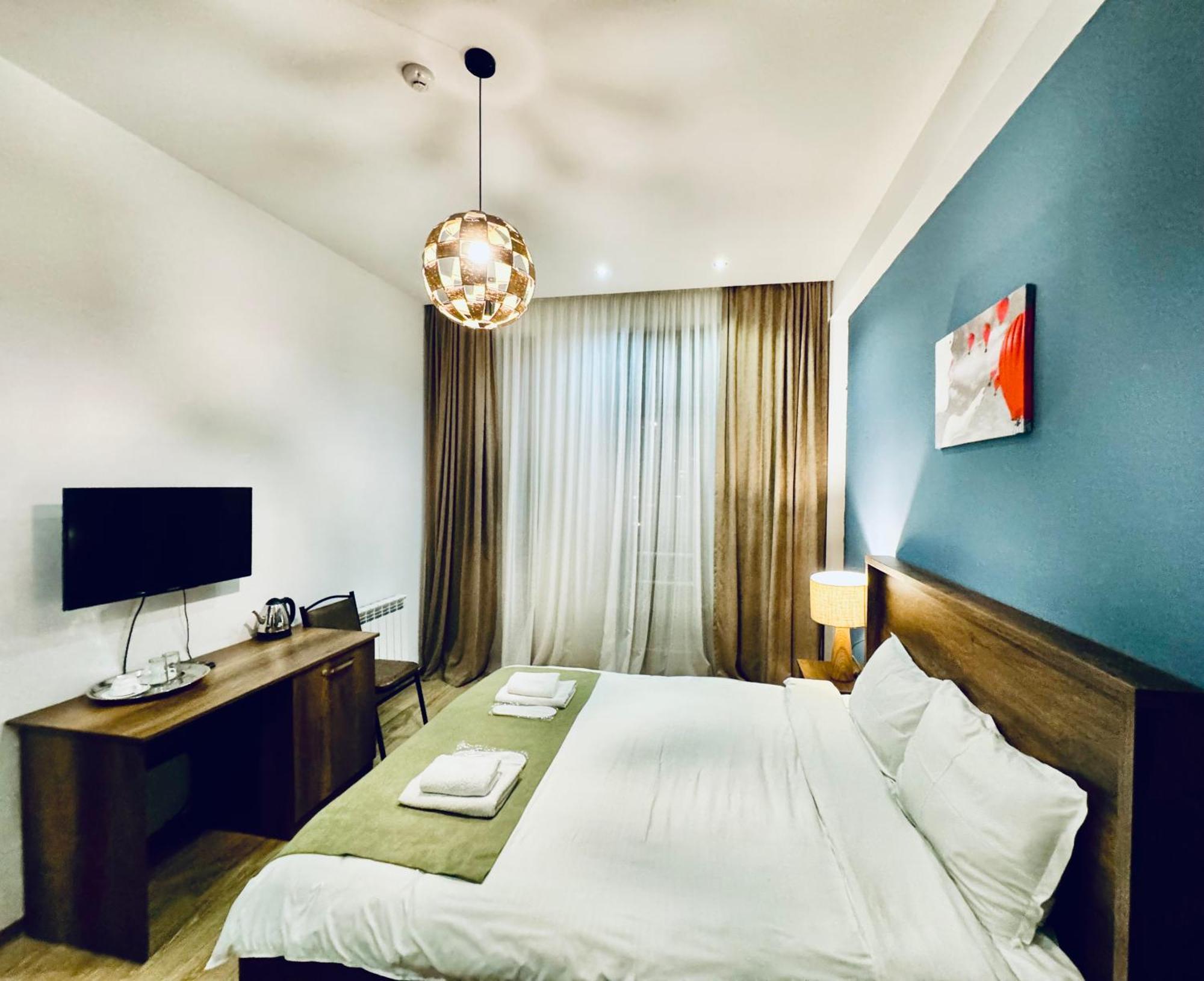 Hotel King Tom Tbilisi Esterno foto