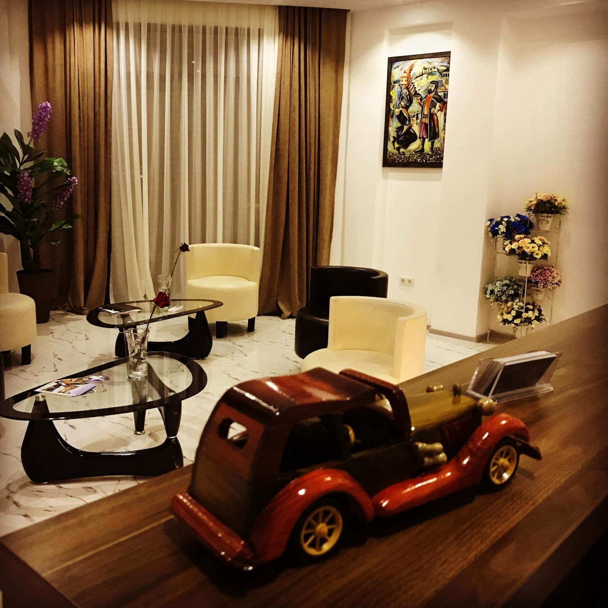 Hotel King Tom Tbilisi Esterno foto