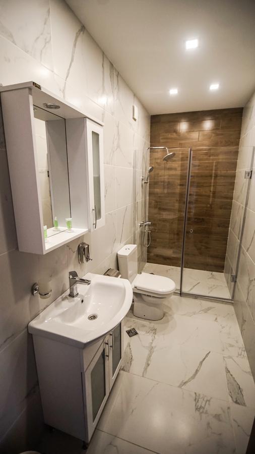 Hotel King Tom Tbilisi Esterno foto