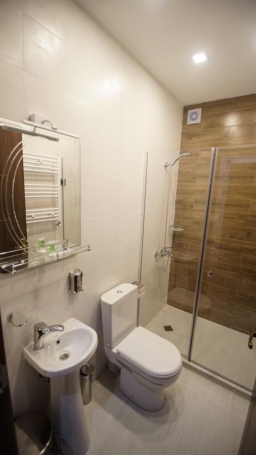 Hotel King Tom Tbilisi Esterno foto