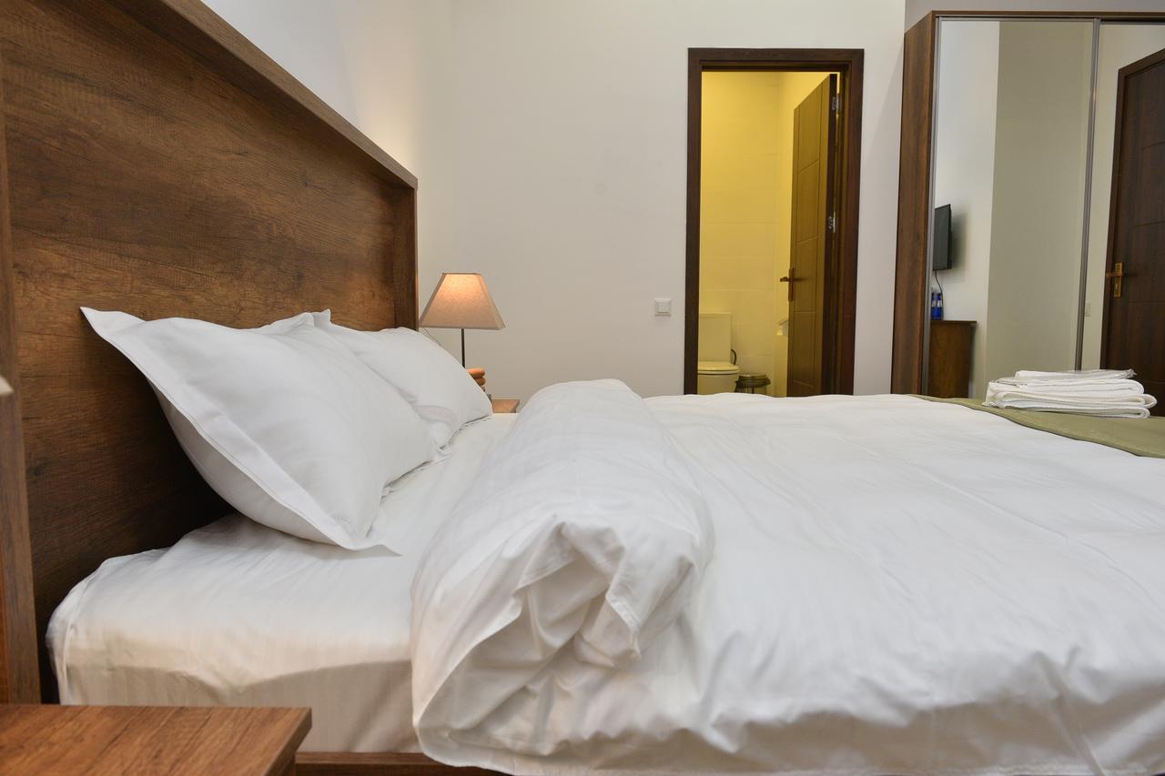 Hotel King Tom Tbilisi Esterno foto