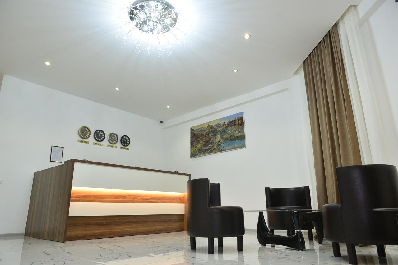Hotel King Tom Tbilisi Esterno foto