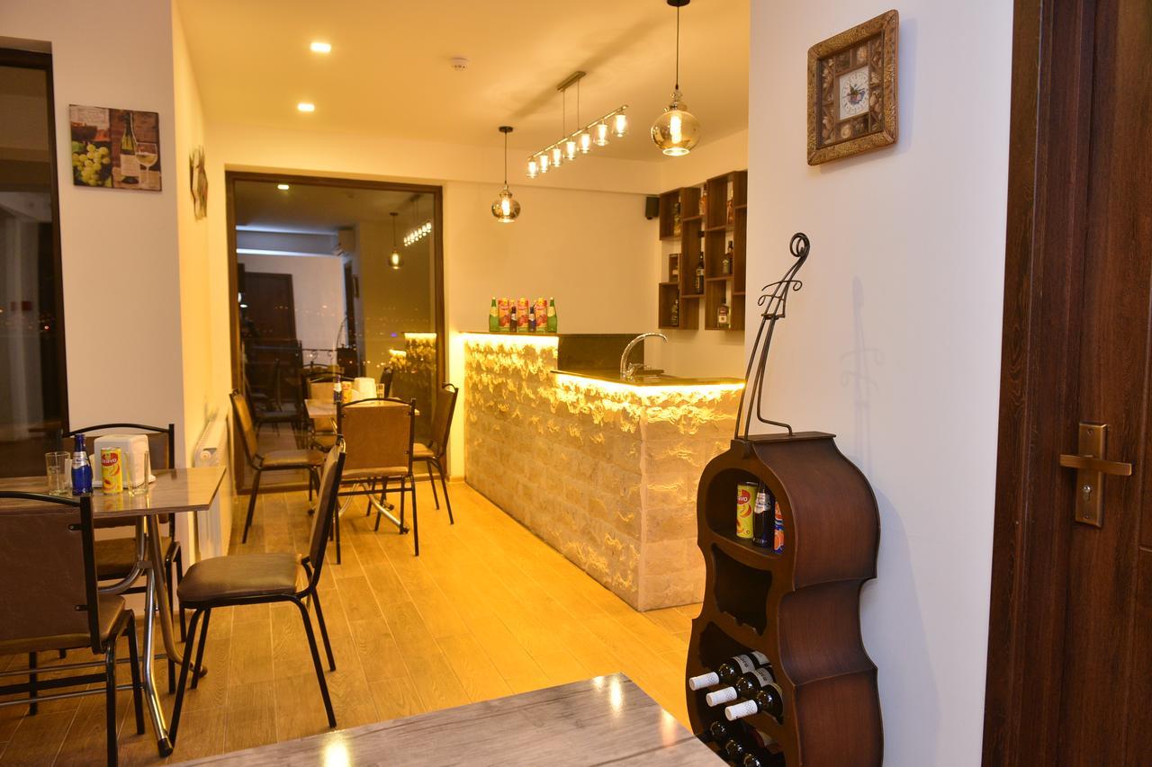 Hotel King Tom Tbilisi Esterno foto