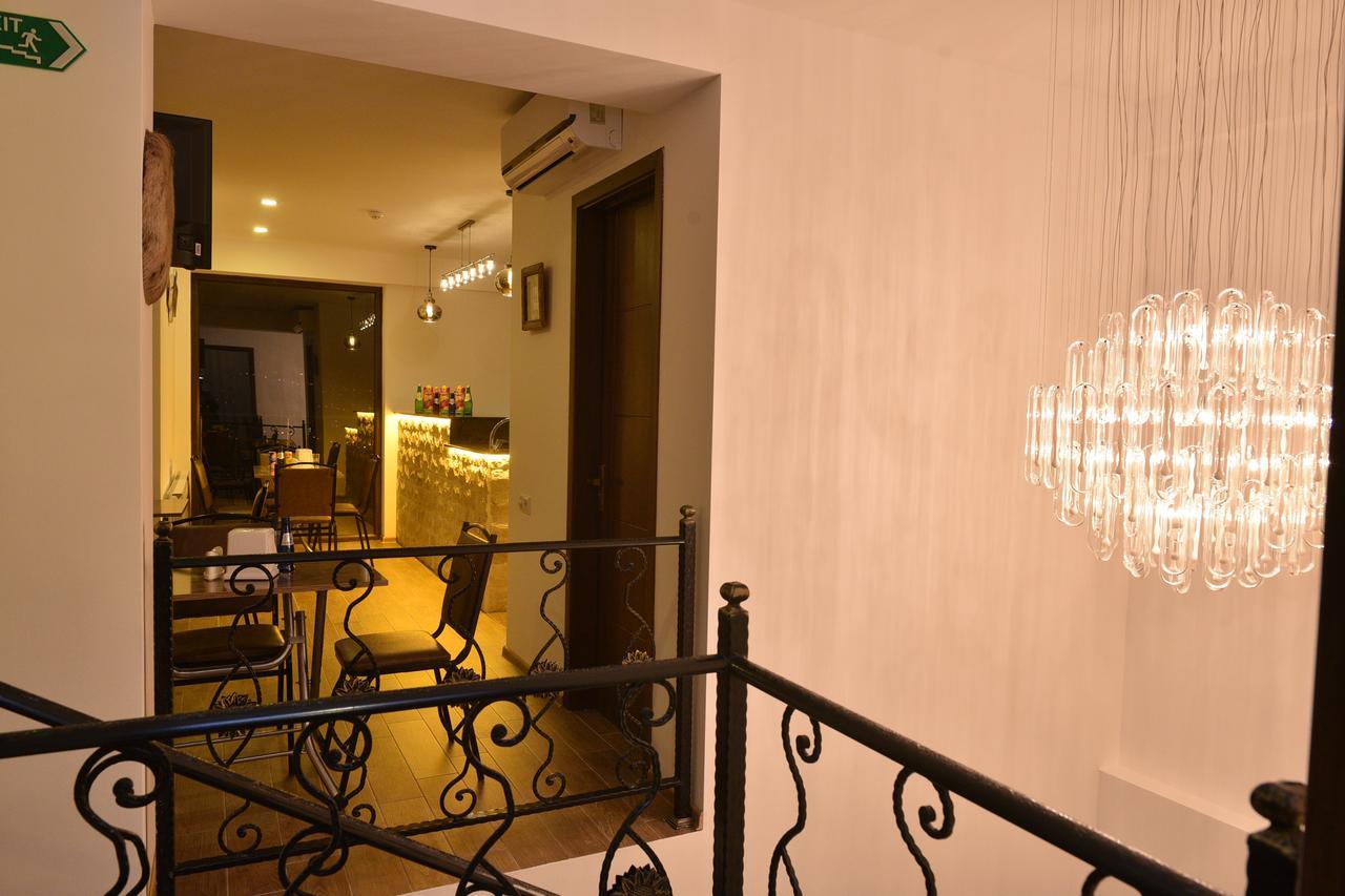 Hotel King Tom Tbilisi Esterno foto