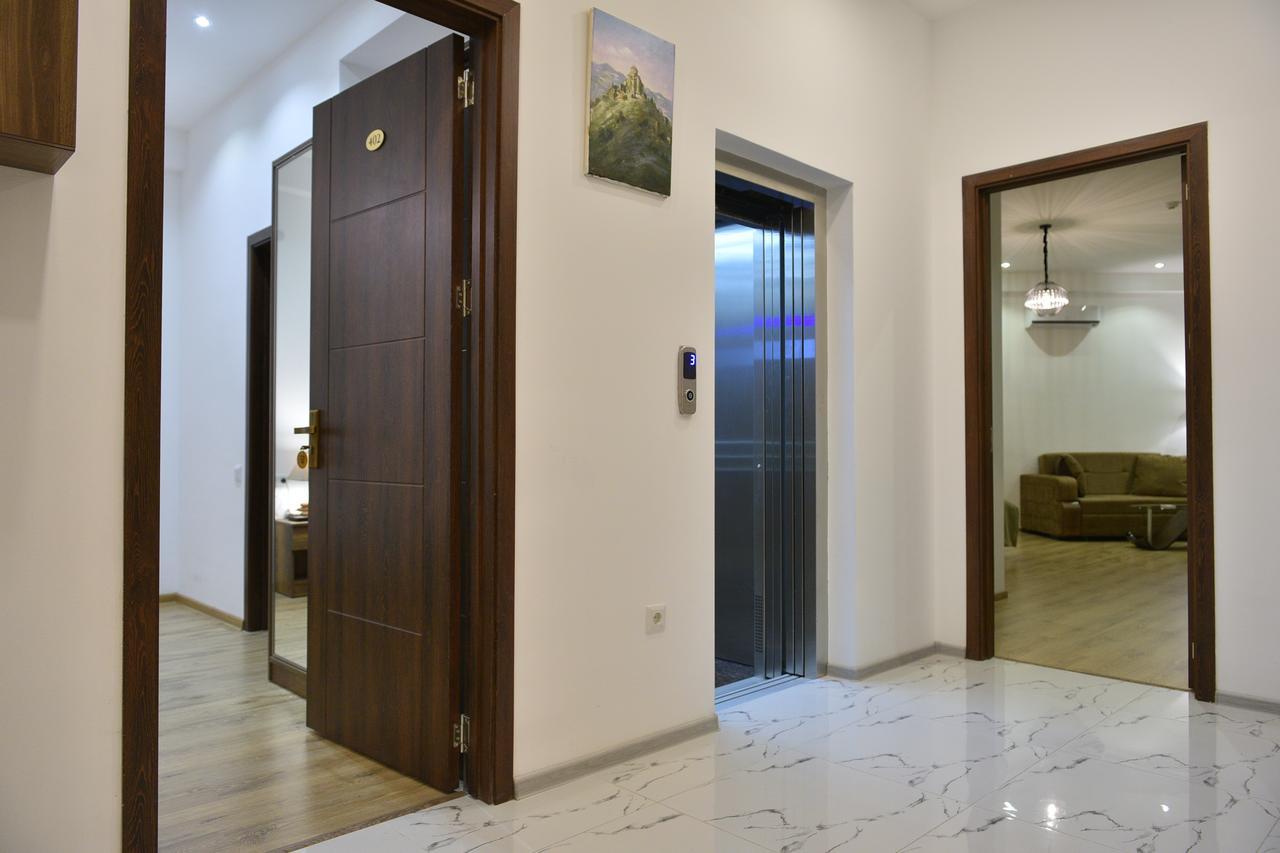 Hotel King Tom Tbilisi Esterno foto
