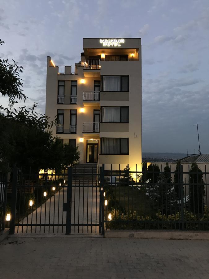 Hotel King Tom Tbilisi Esterno foto