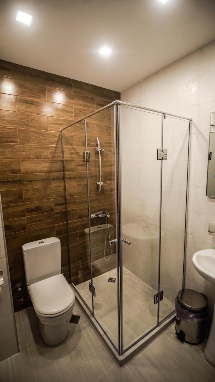 Hotel King Tom Tbilisi Esterno foto