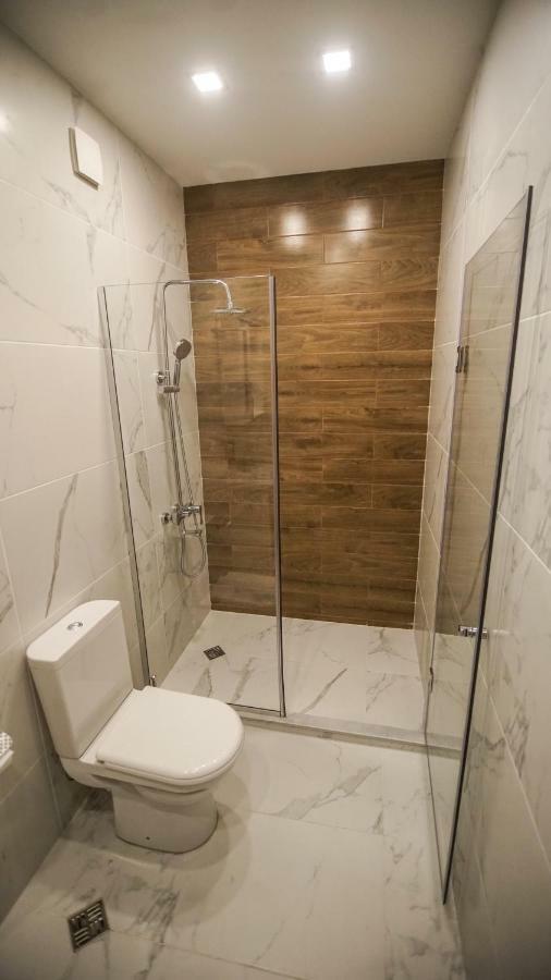 Hotel King Tom Tbilisi Esterno foto